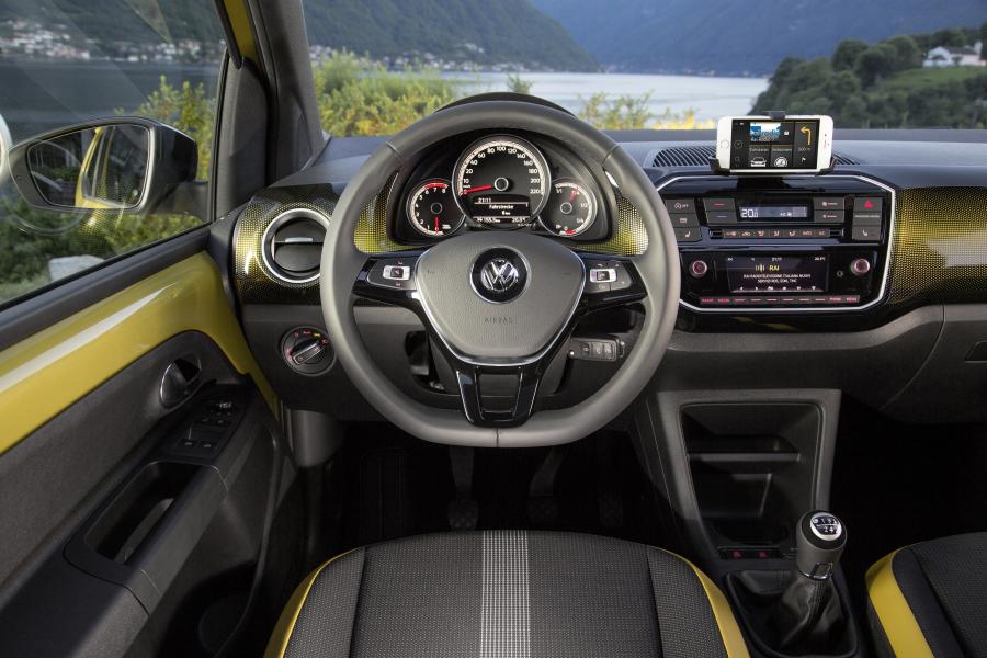Торпедо Volkswagen up! 3-Door 2016 года  (фото 3 из 25)